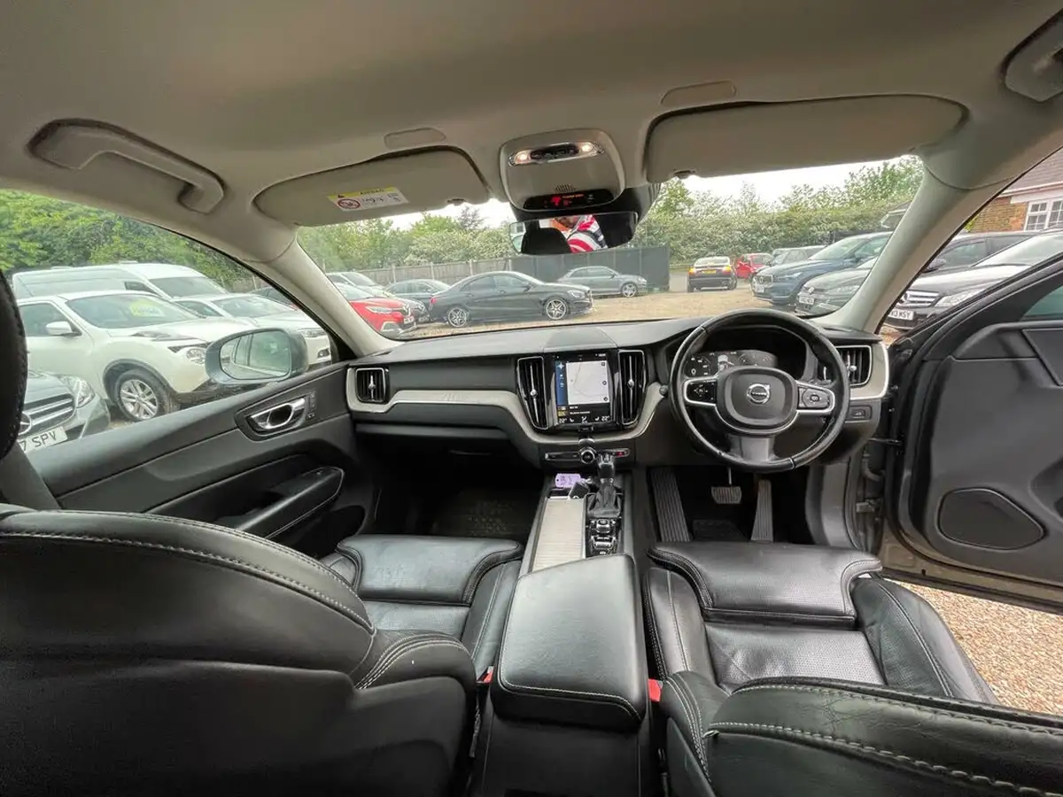 2018-volvo-xc60-20td-d4-inscription-4x4-geartronic-big-24