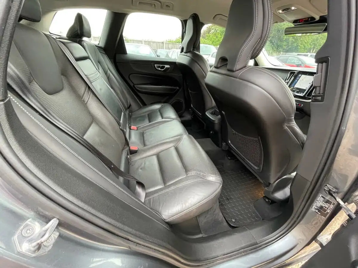 2018-volvo-xc60-20td-d4-inscription-4x4-geartronic-big-20