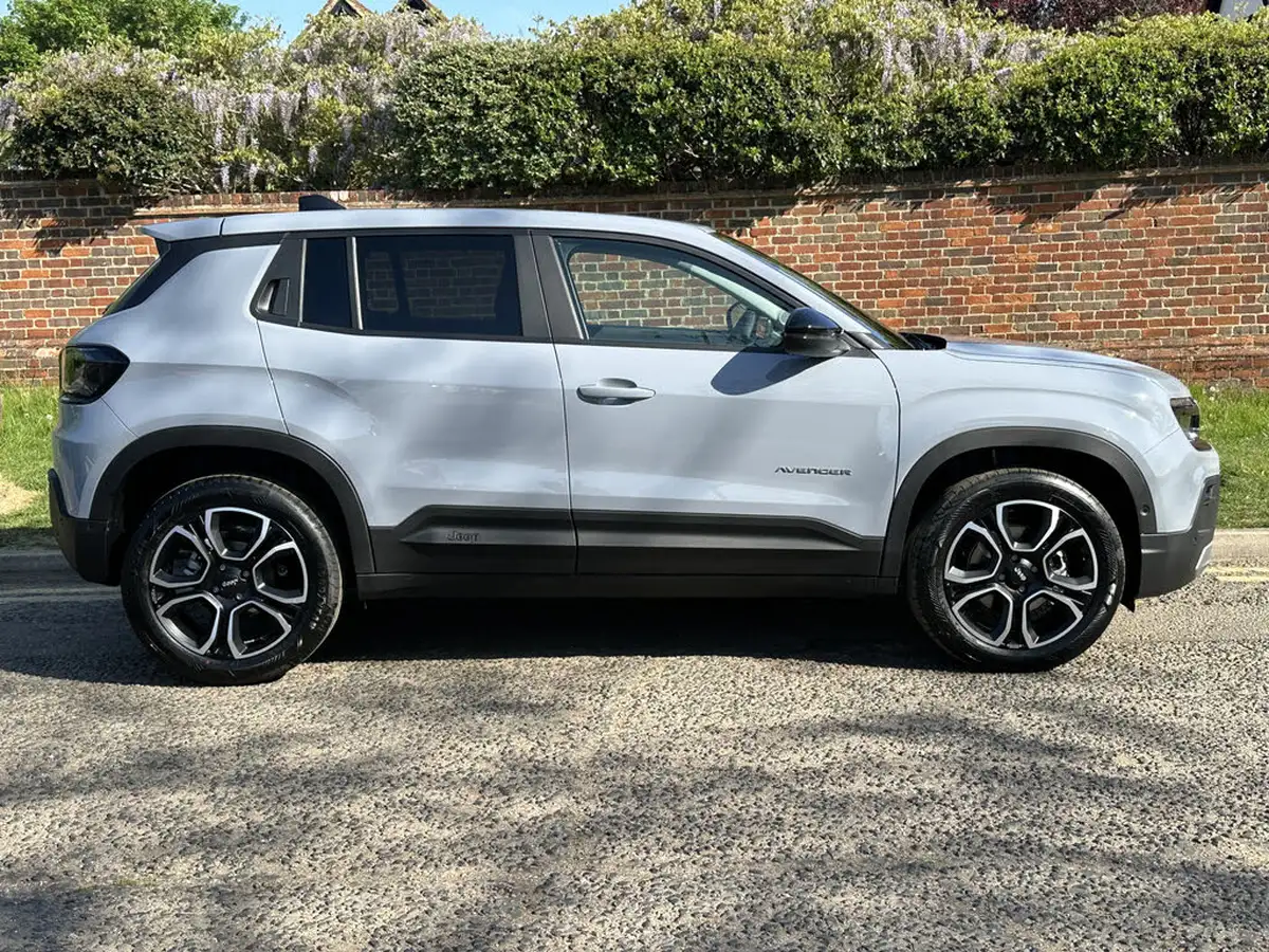 2025-jeep-avenger-12-gse-summit-e-hybrid-48v-auto-big-6