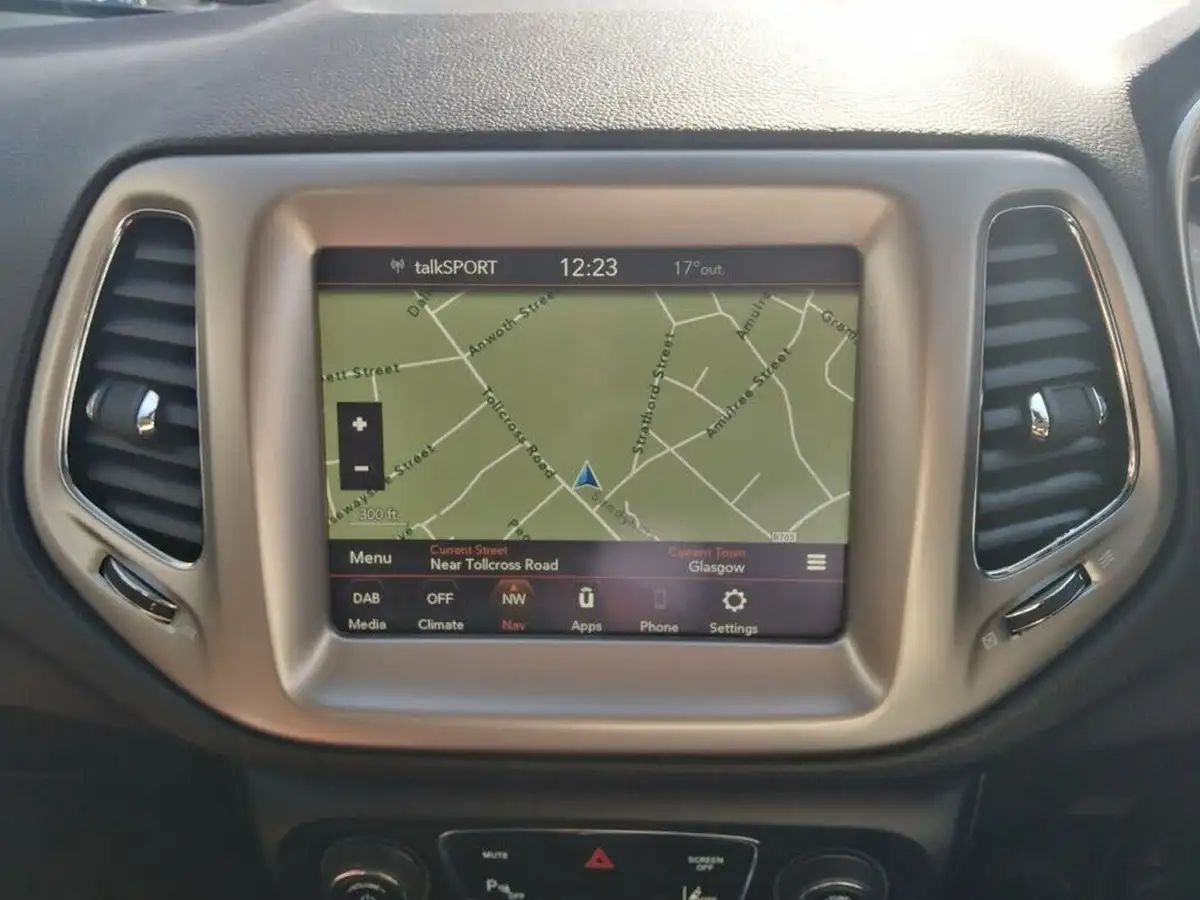 2018-jeep-compass-14-multiair-ii-longitude-big-24