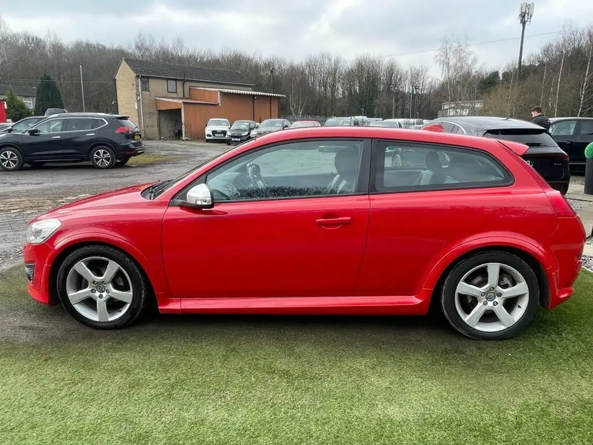 2010-volvo-c30-16td-r-design-big-27