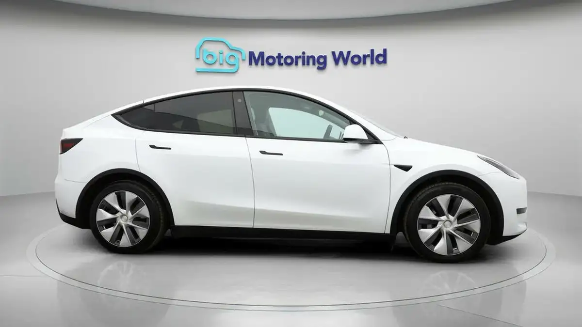 2023-tesla-model-y-e-rwd-big-7