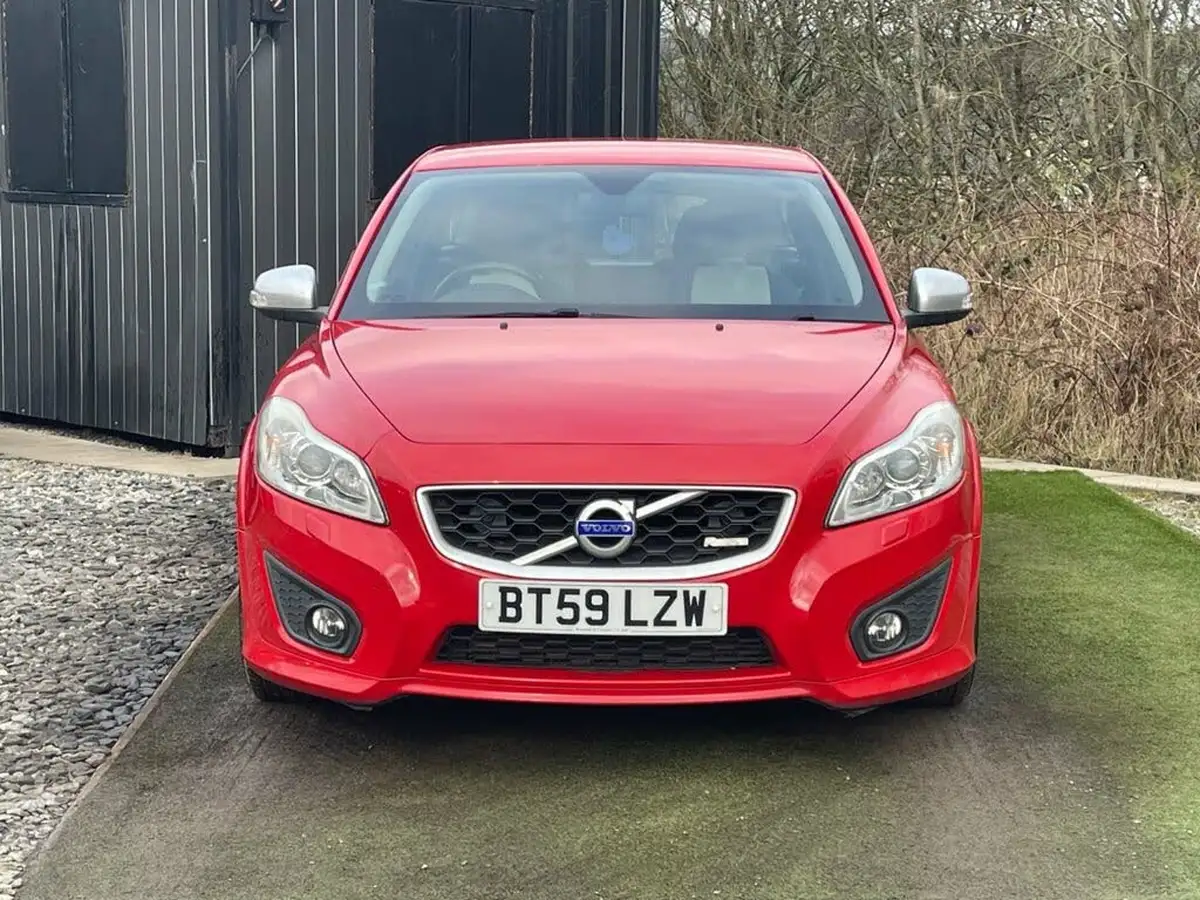 2010-volvo-c30-16td-r-design-big-3