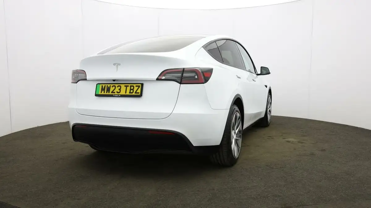 2023-tesla-model-y-e-rwd-big-59
