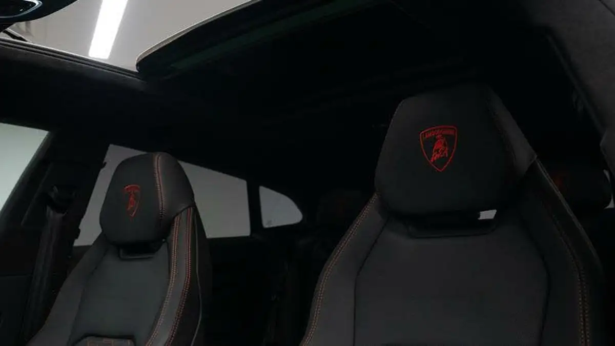 2021-lamborghini-urus-40-no-trim-big-30