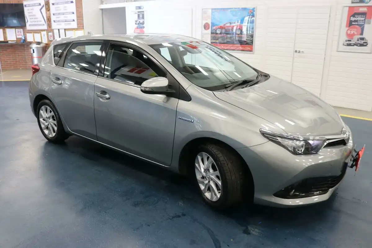 2018-toyota-auris-18-vvt-i-hsd-icon-hatchback-big-1