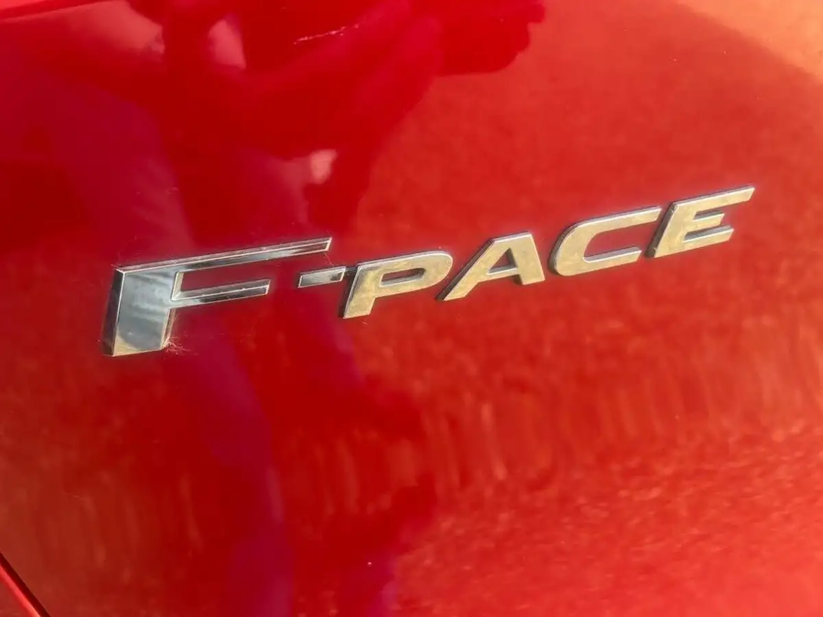 2016-jaguar-f-pace-20-i4d-portfolio-awd-auto-big-9
