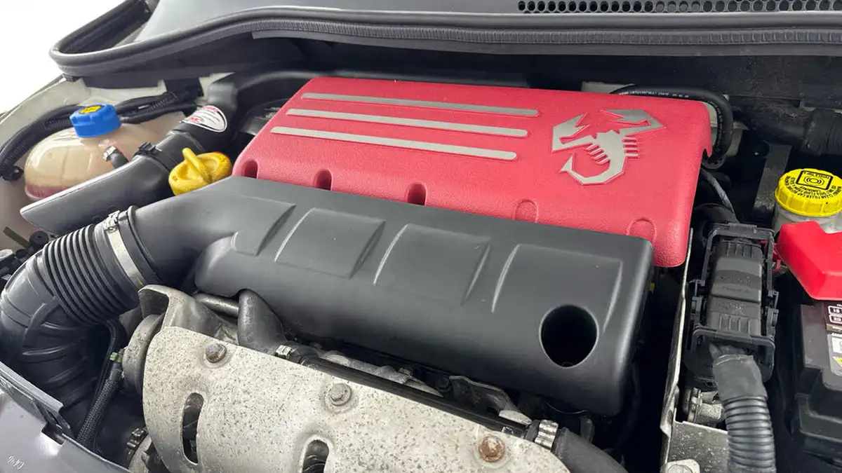 2016-abarth-500-14-tjet-595-yamaha-factory-racing-big-25