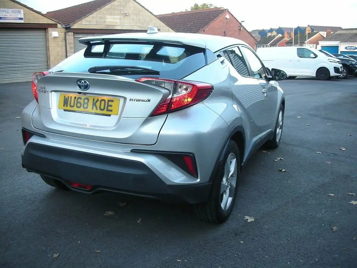 2018-toyota-c-hr-18-vvt-i-icon-big-7