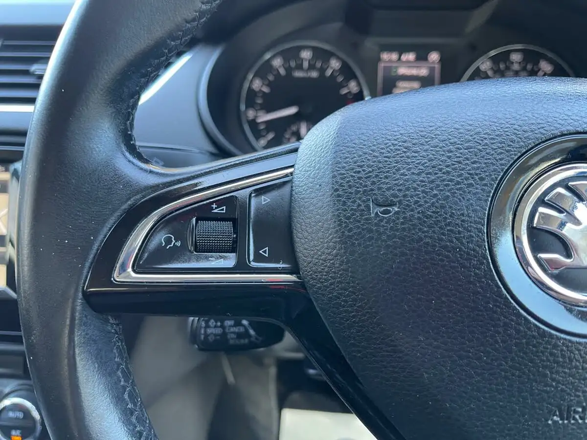 2015-skoda-octavia-14-tsi-se-l-hatchback-dsg-big-33