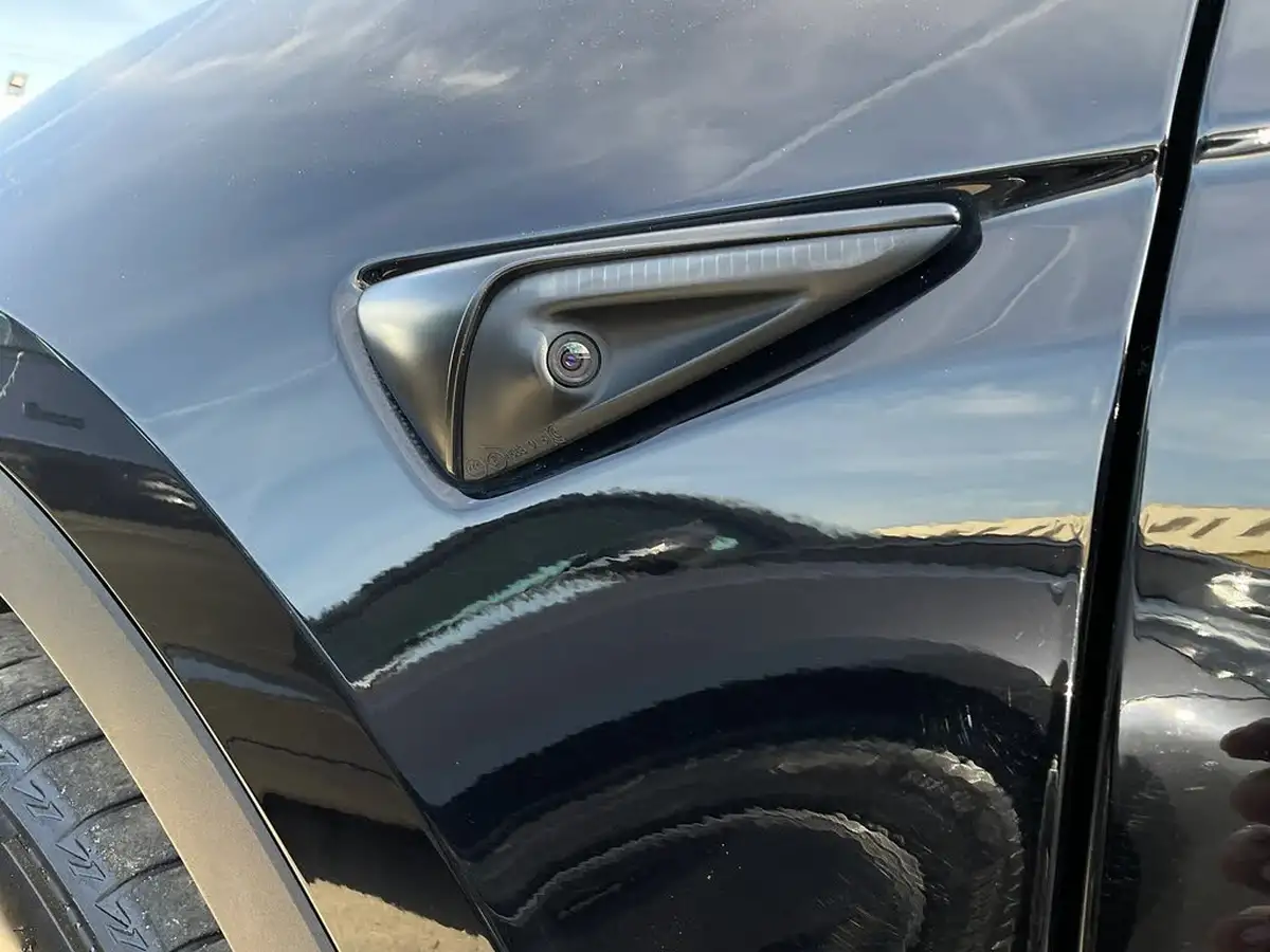 2022-tesla-model-y-e-long-range-big-43