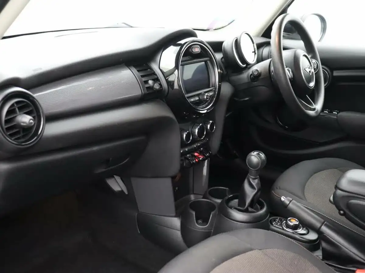 2019-mini-cooper-15-cooper-classic-hatchback-5d-big-10