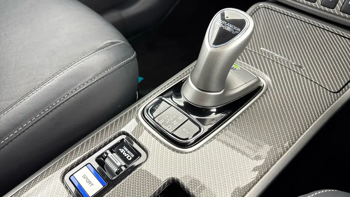 2019-mitsubishi-outlander-24-4h-phev-big-19