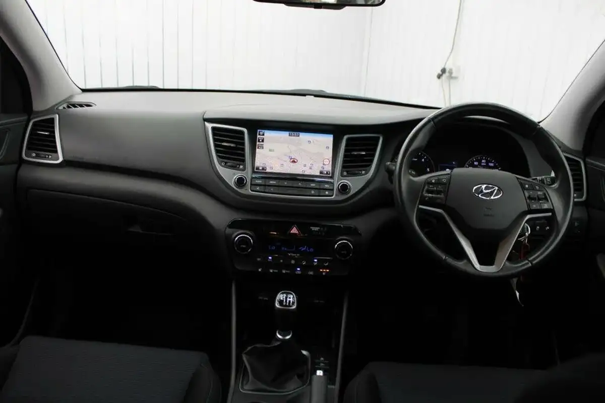 2017-hyundai-tucson-17crdi-blue-drive-se-nav-116ps-big-23