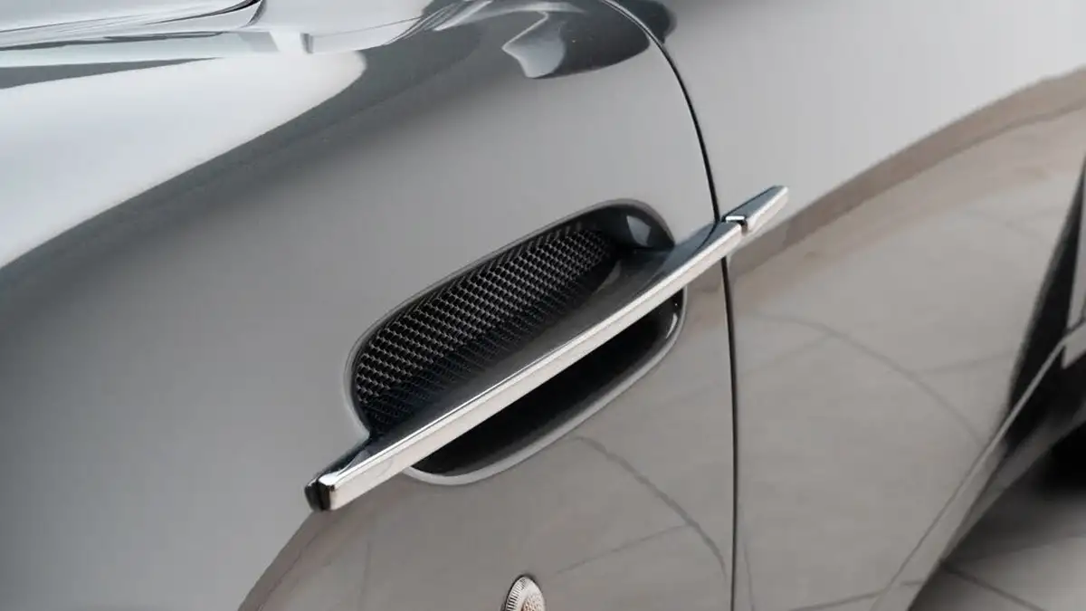 2007-aston-martin-vanquish-59-big-6