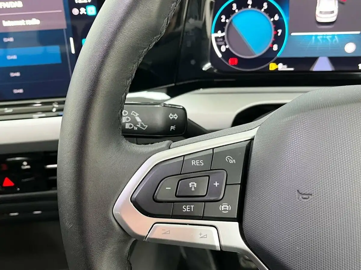 2024-volkswagen-golf-10-tsi-life-hatchback-big-26