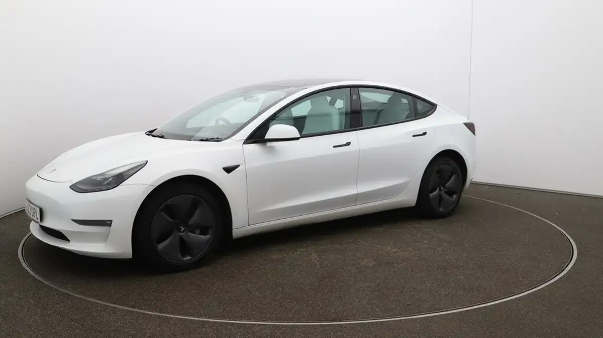 2022-tesla-model-3-e-long-range-big-67