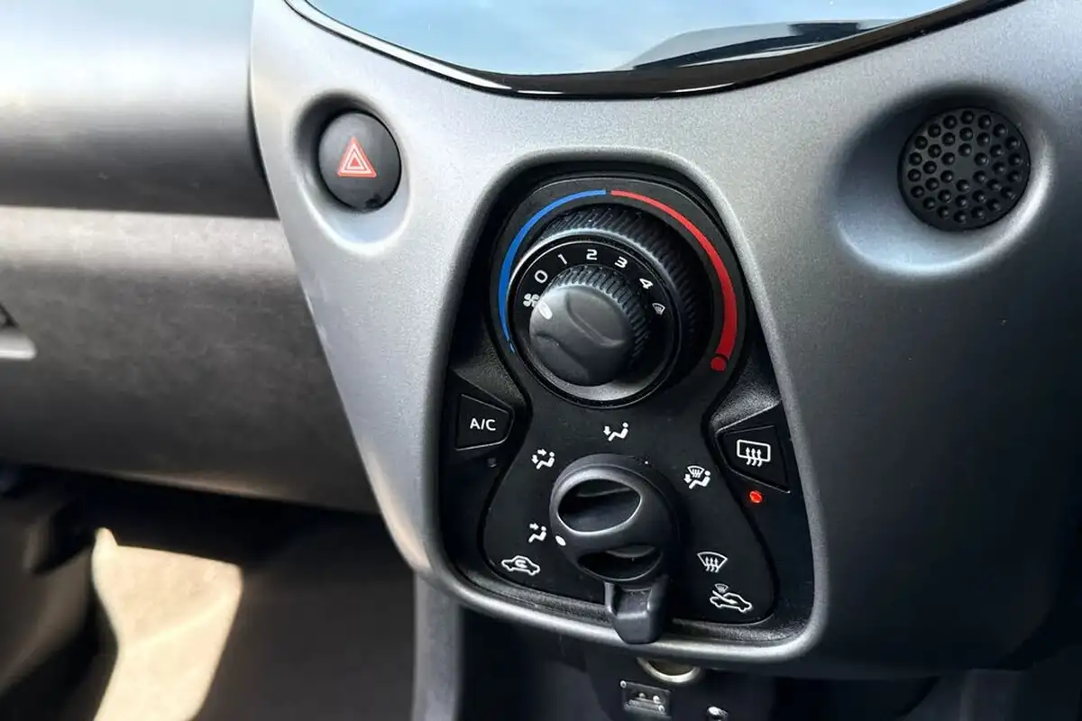 2020-toyota-aygo-10-vvt-i-x-play-big-21