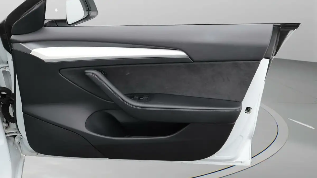 2022-tesla-model-3-e-long-range-big-15