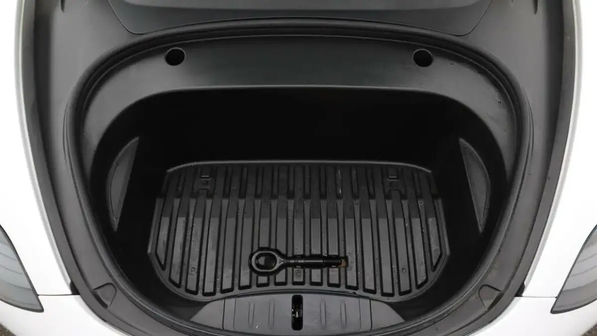 2022-tesla-model-3-e-long-range-big-19
