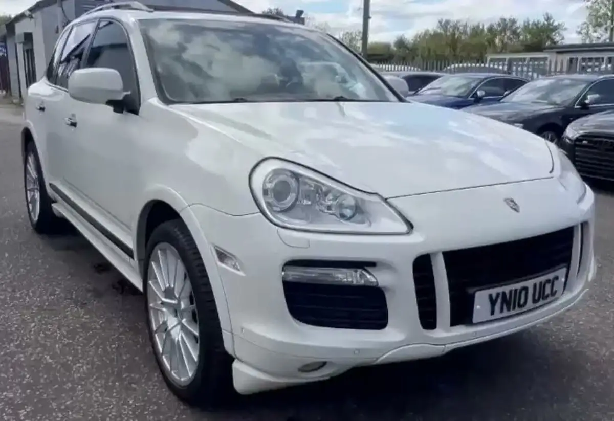 2010-porsche-cayenne-big-11