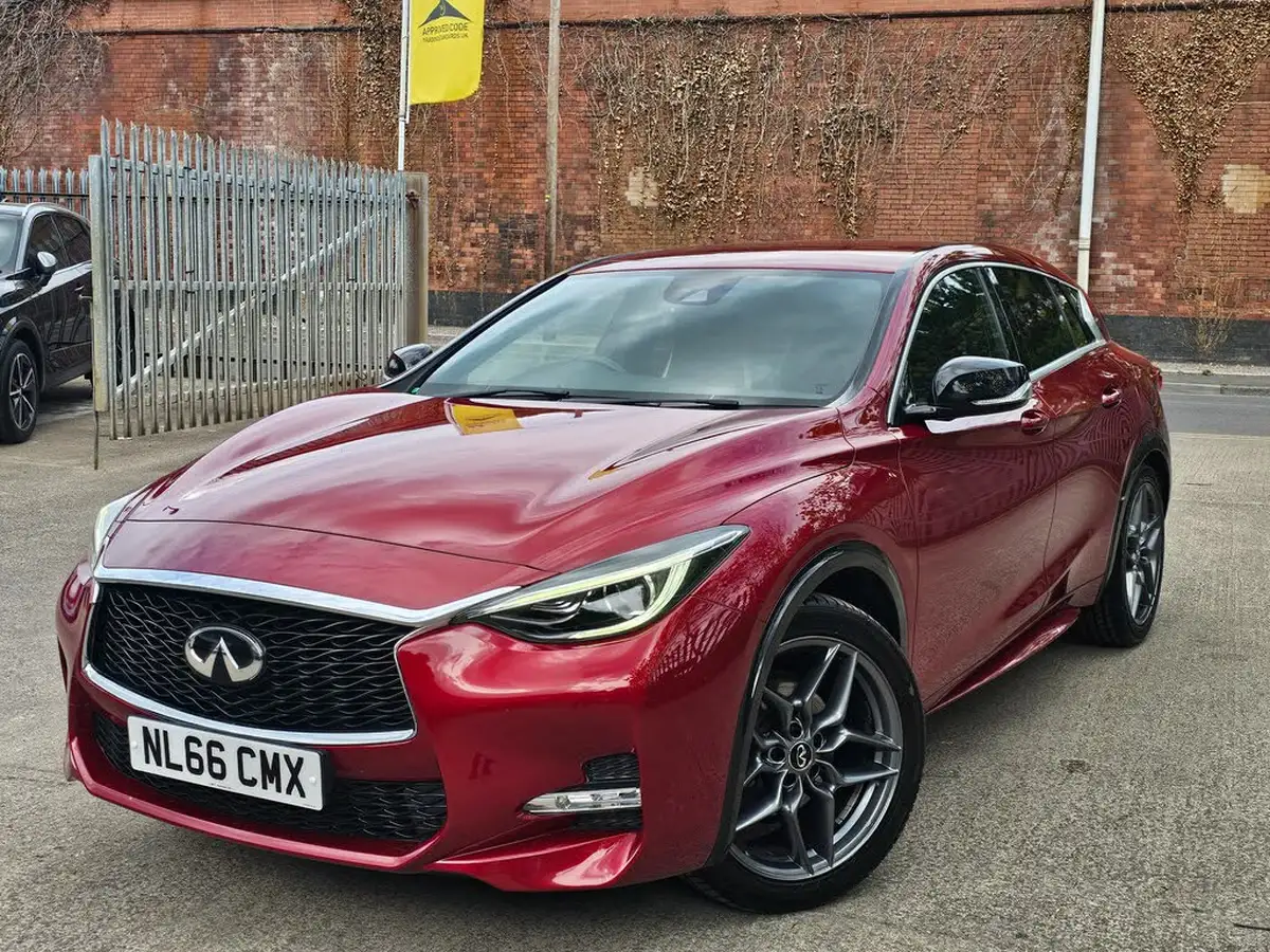 2016-infiniti-q30-15d-sport-big-1