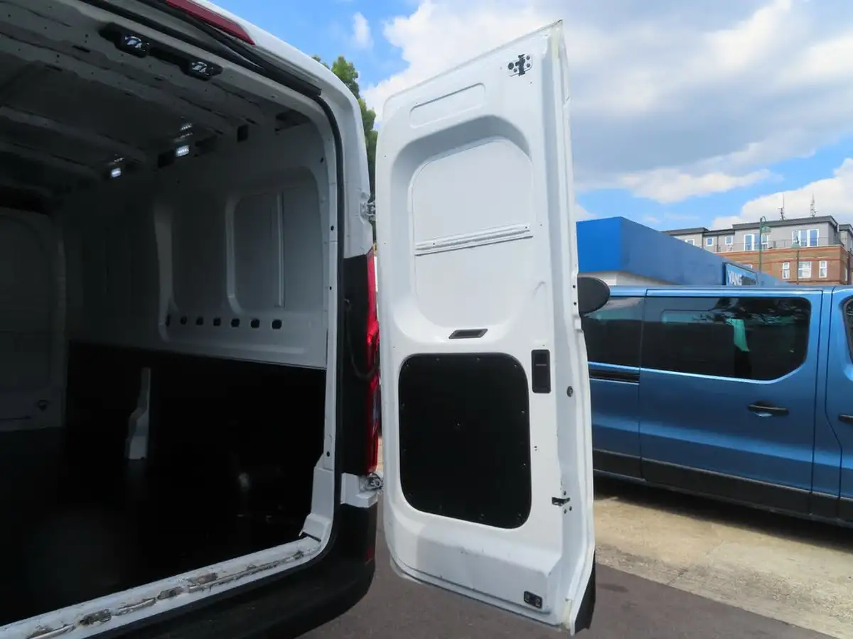 2023-maxus-deliver-9-big-41