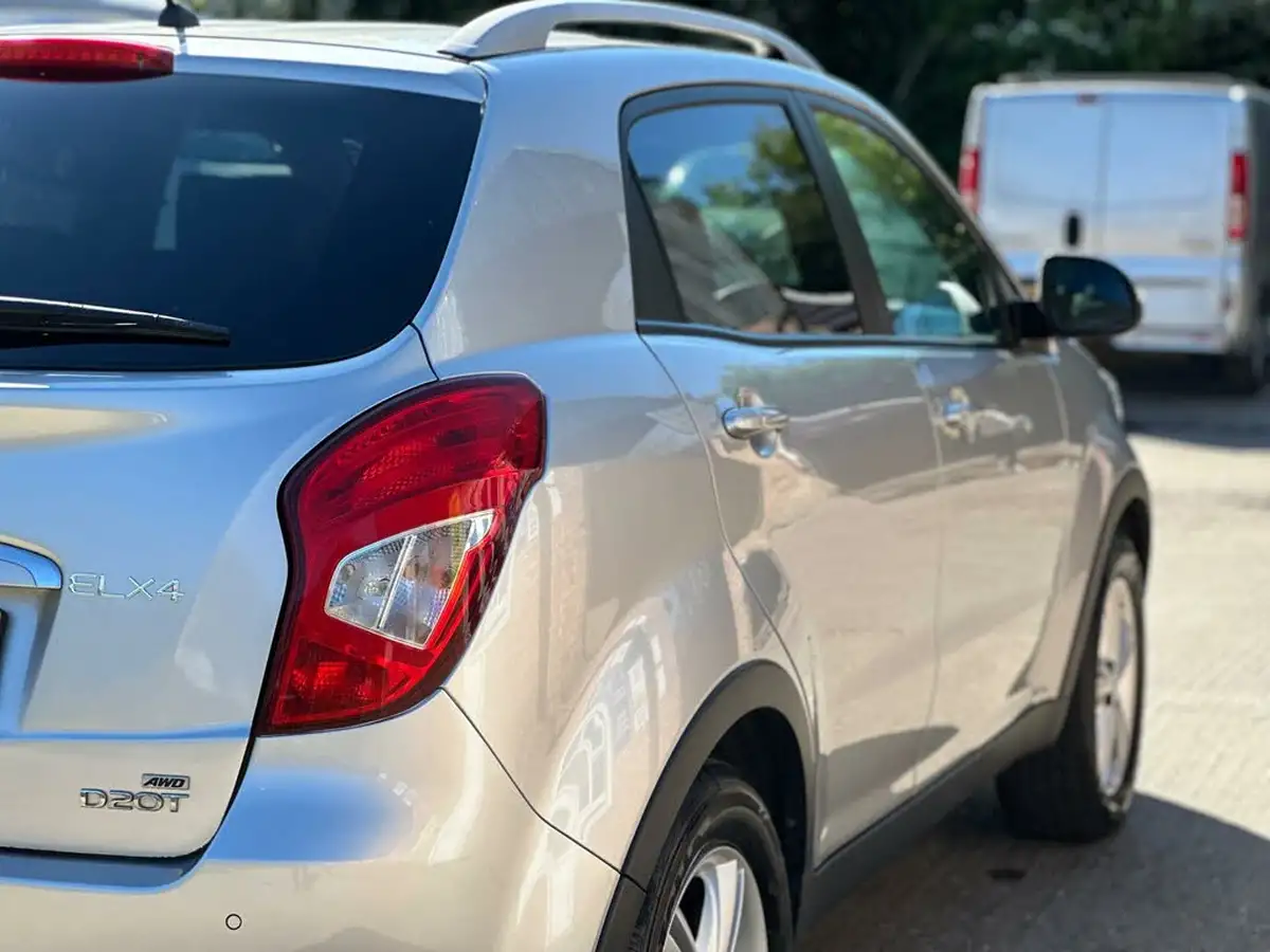 2015-kgm-ssangyong-korando-20td-elx4-175ps-auto-big-25
