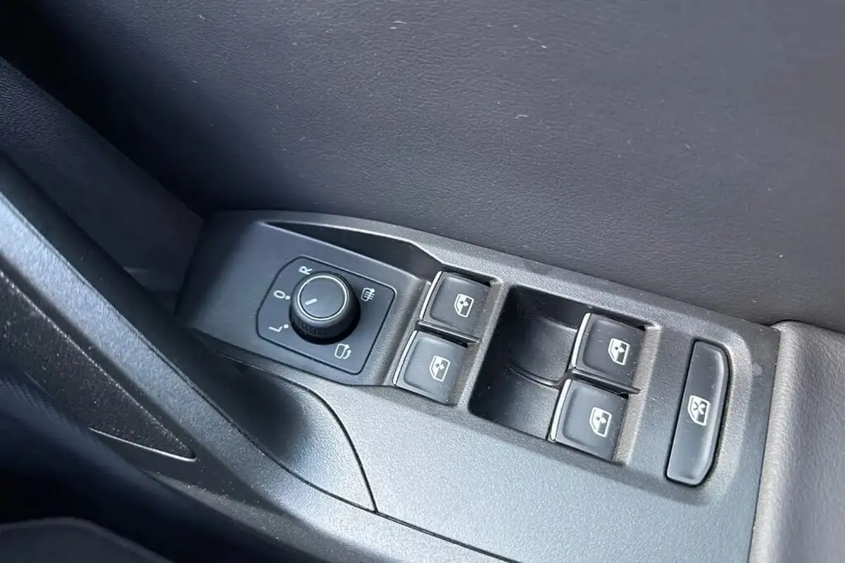 2021-seat-leon-14-e-hybrid-fr-hatchback-big-24
