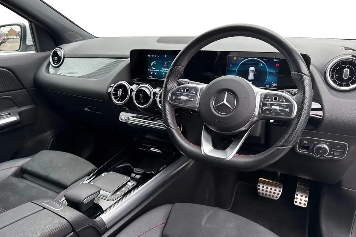 2021-mercedes-benz-gla-class-13-gla-200-amg-line-big-16