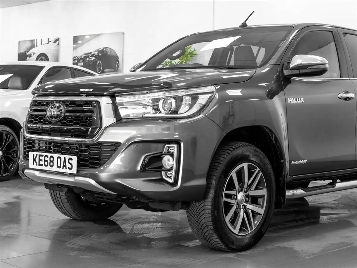 2018-toyota-hi-lux-24d-4d-invincible-at35-32t-auto-big-12