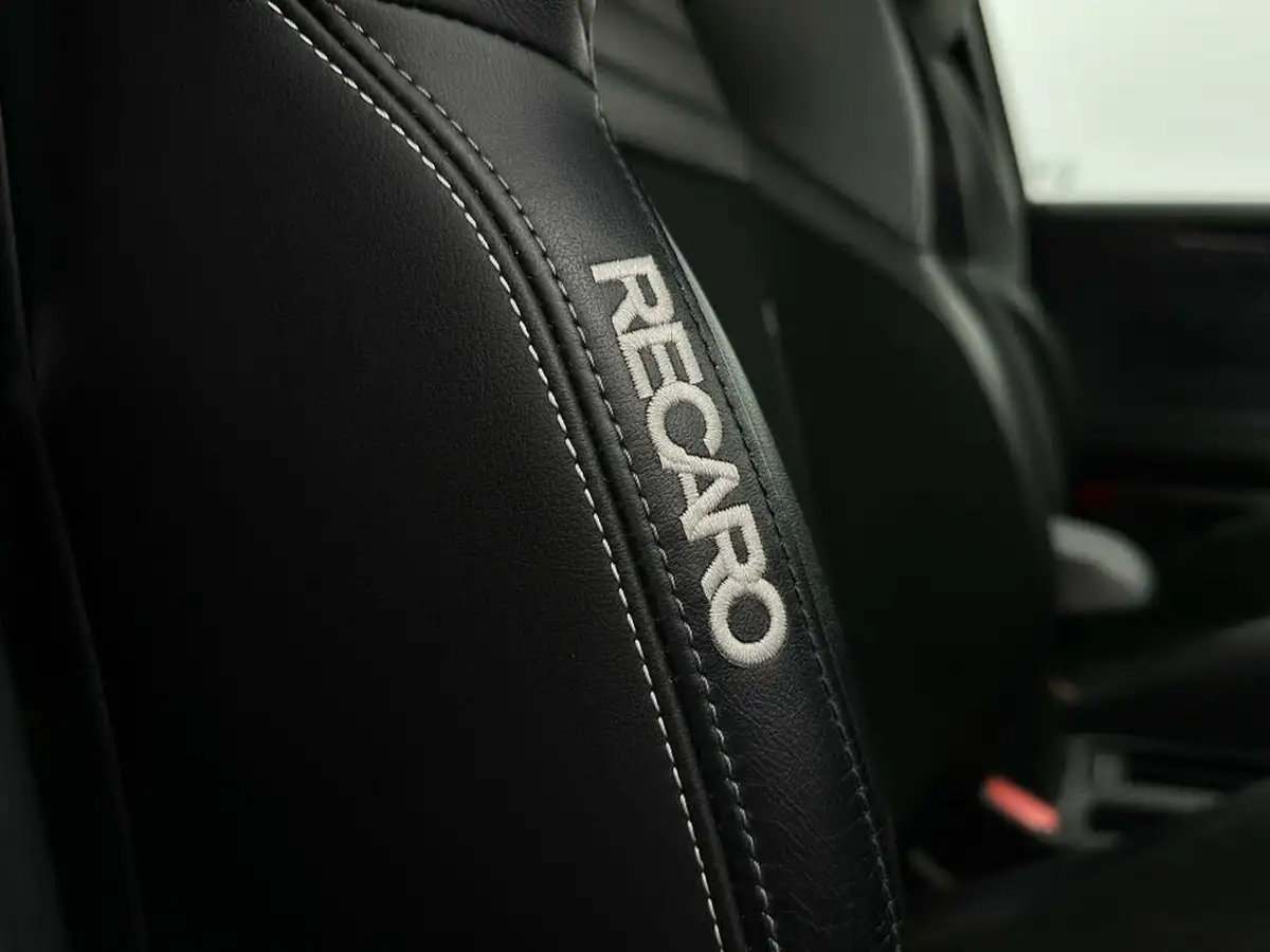 2020-ford-focus-20-st-hatchback-big-30