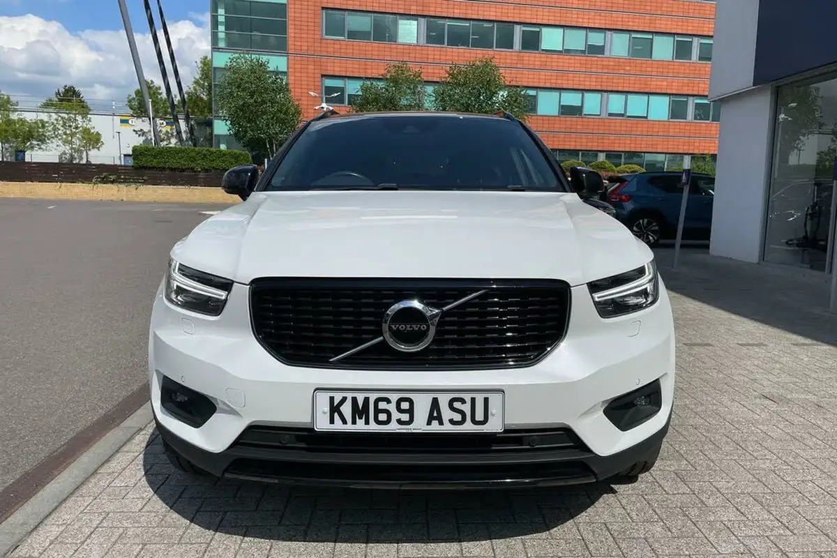 2019-volvo-xc40-20td-d3-r-design-awd-geartronic-big-11