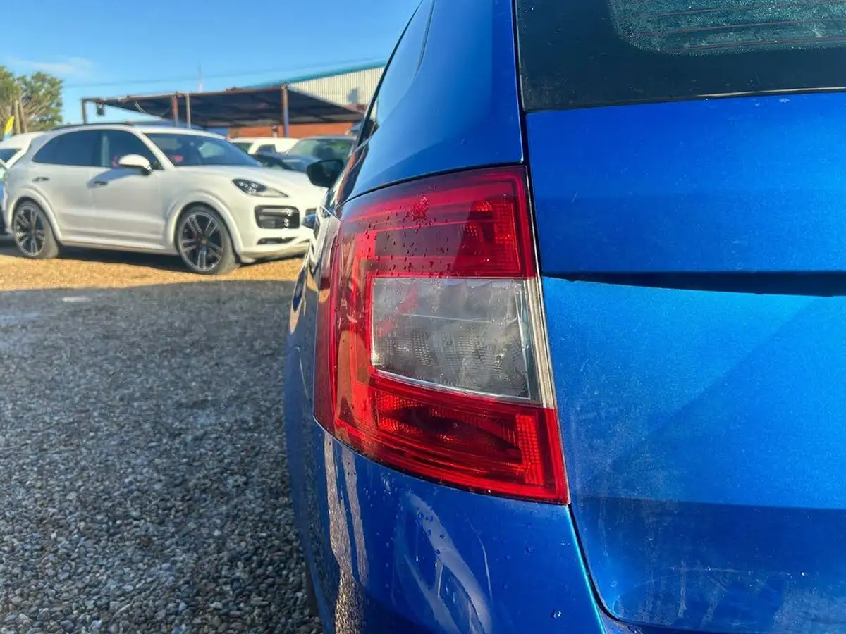 2014-skoda-octavia-20tdi-vrs-estate-dsg-big-76