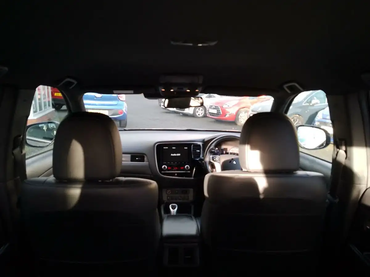 2021-mitsubishi-outlander-24-dynamic-safety-phev-big-16