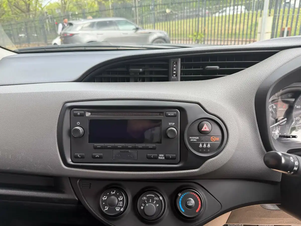 2018-toyota-yaris-10-vvt-i-active-71bhp-big-29