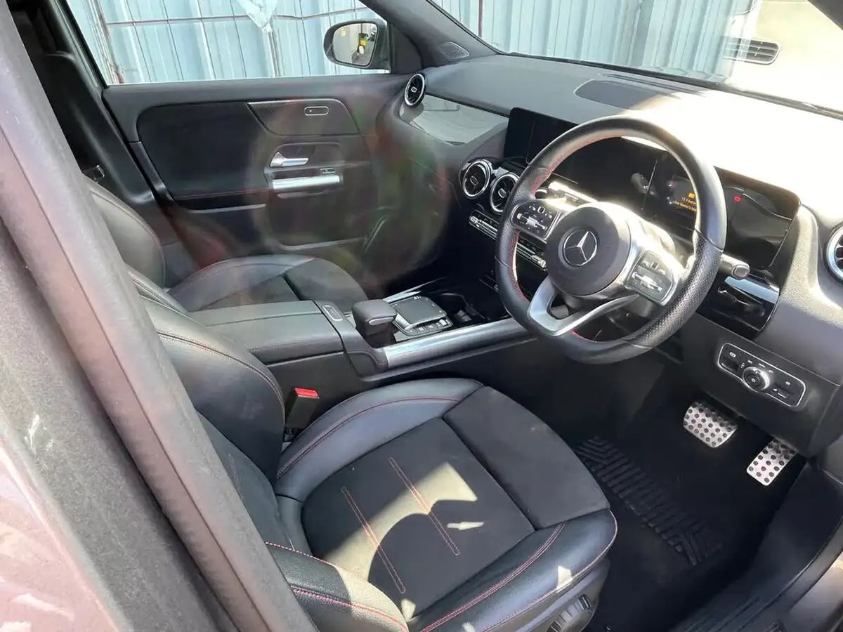 2021-mercedes-benz-gla-class-13-gla-200-amg-line-big-7