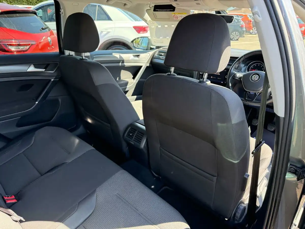 2018-volkswagen-golf-10-tsi-se-115ps-hatchback-5d-big-23