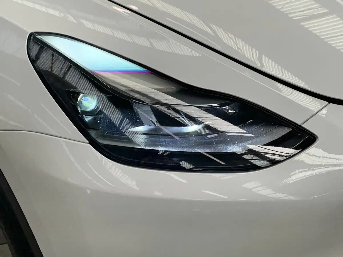 2023-tesla-model-y-e-long-range-big-18