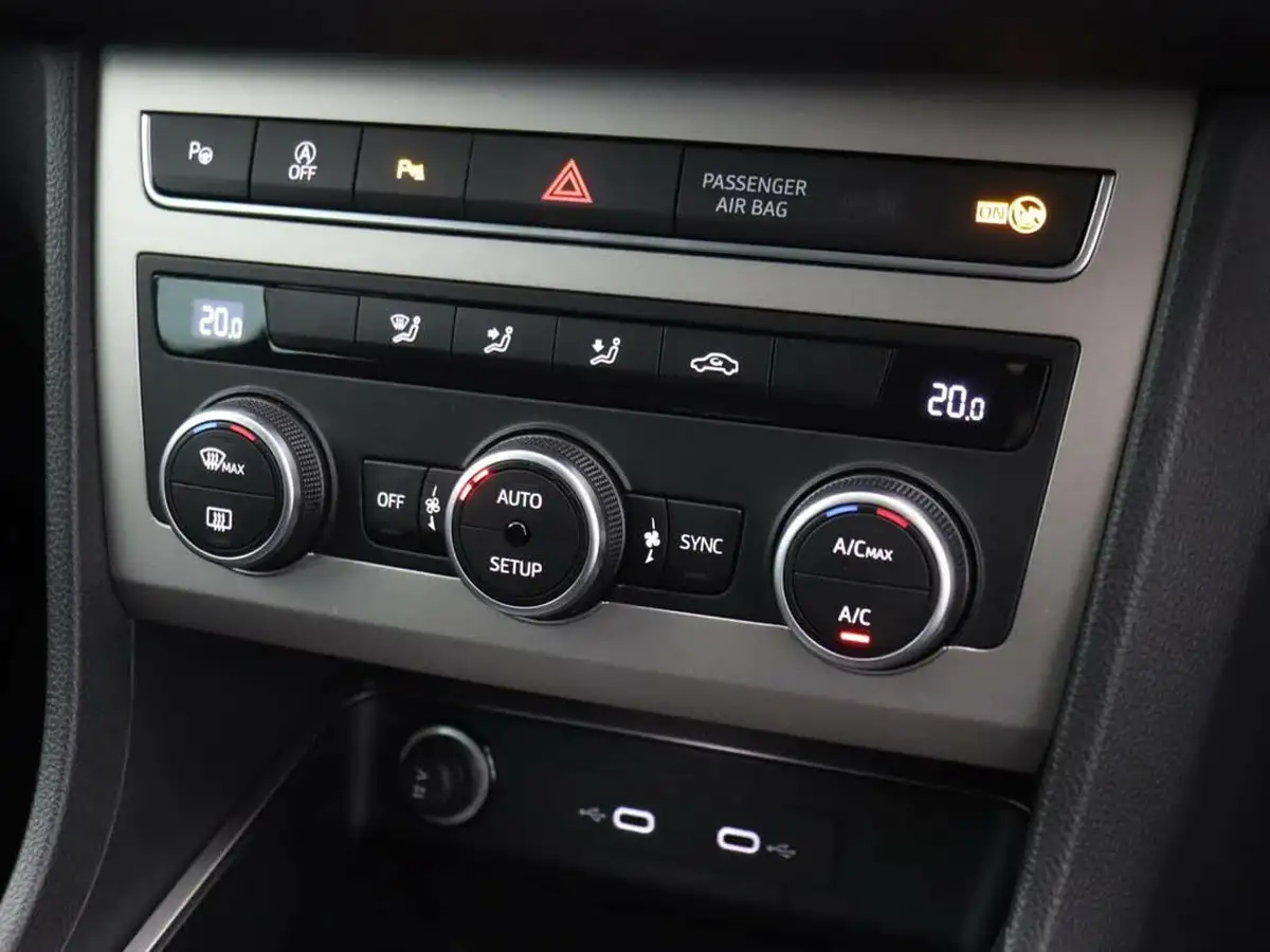 2024-seat-ateca-15-ecotsi-xperience-big-17