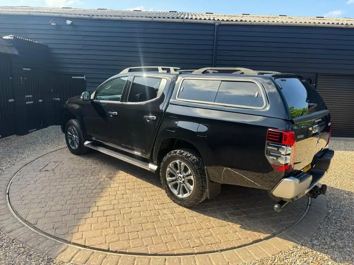 2019-mitsubishi-l200-22di-d-barbarian-x-big-32