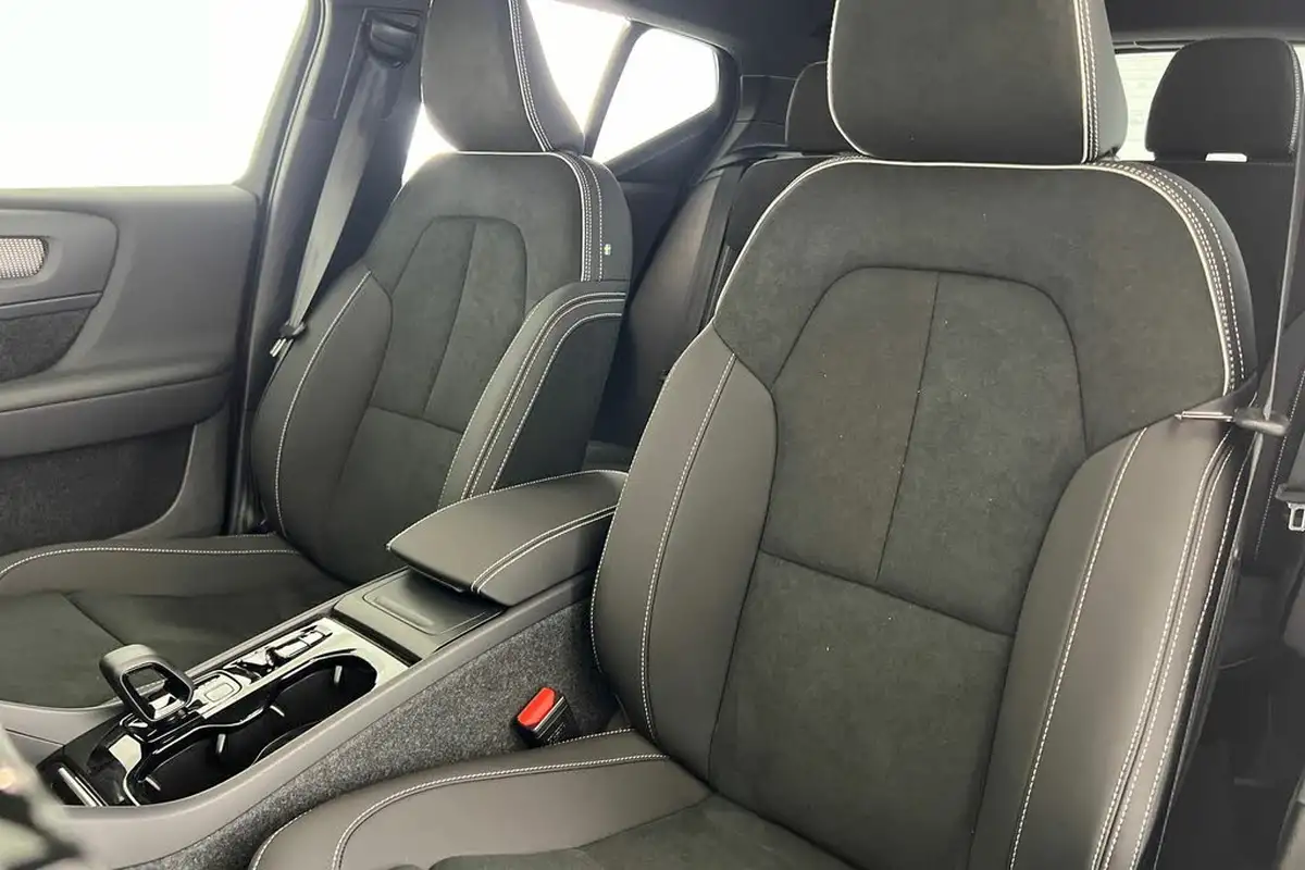 2024-volvo-xc40-20-b3-plus-big-31
