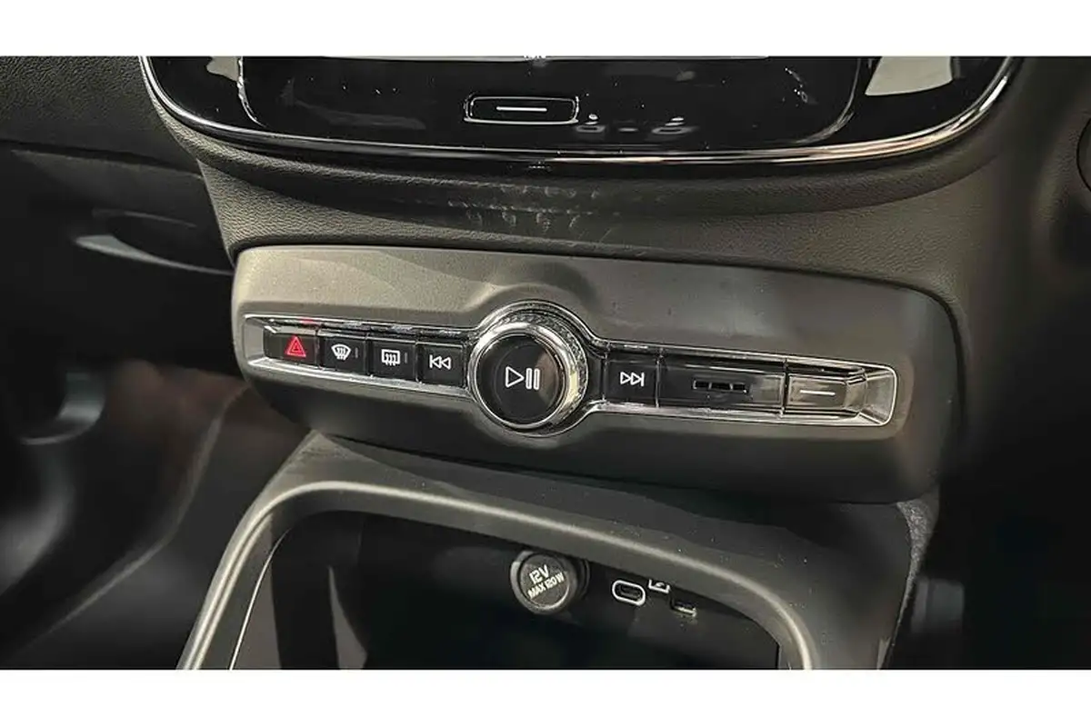2023-volvo-xc40-e-twin-recharge-core-big-37