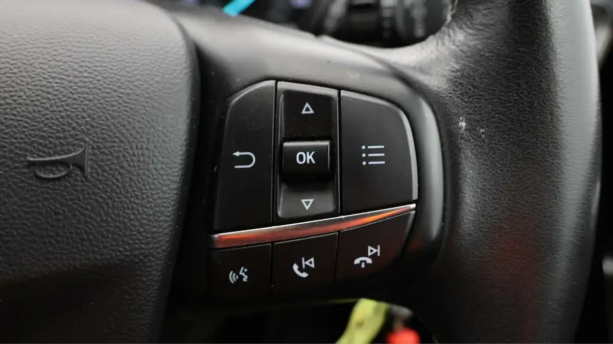2018-ford-fiesta-11-ti-vct-zetec-5d-big-38