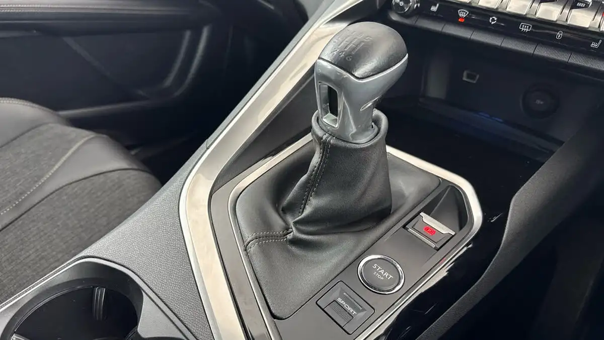 2019-peugeot-3008-suv-12-puretech-gt-line-big-15