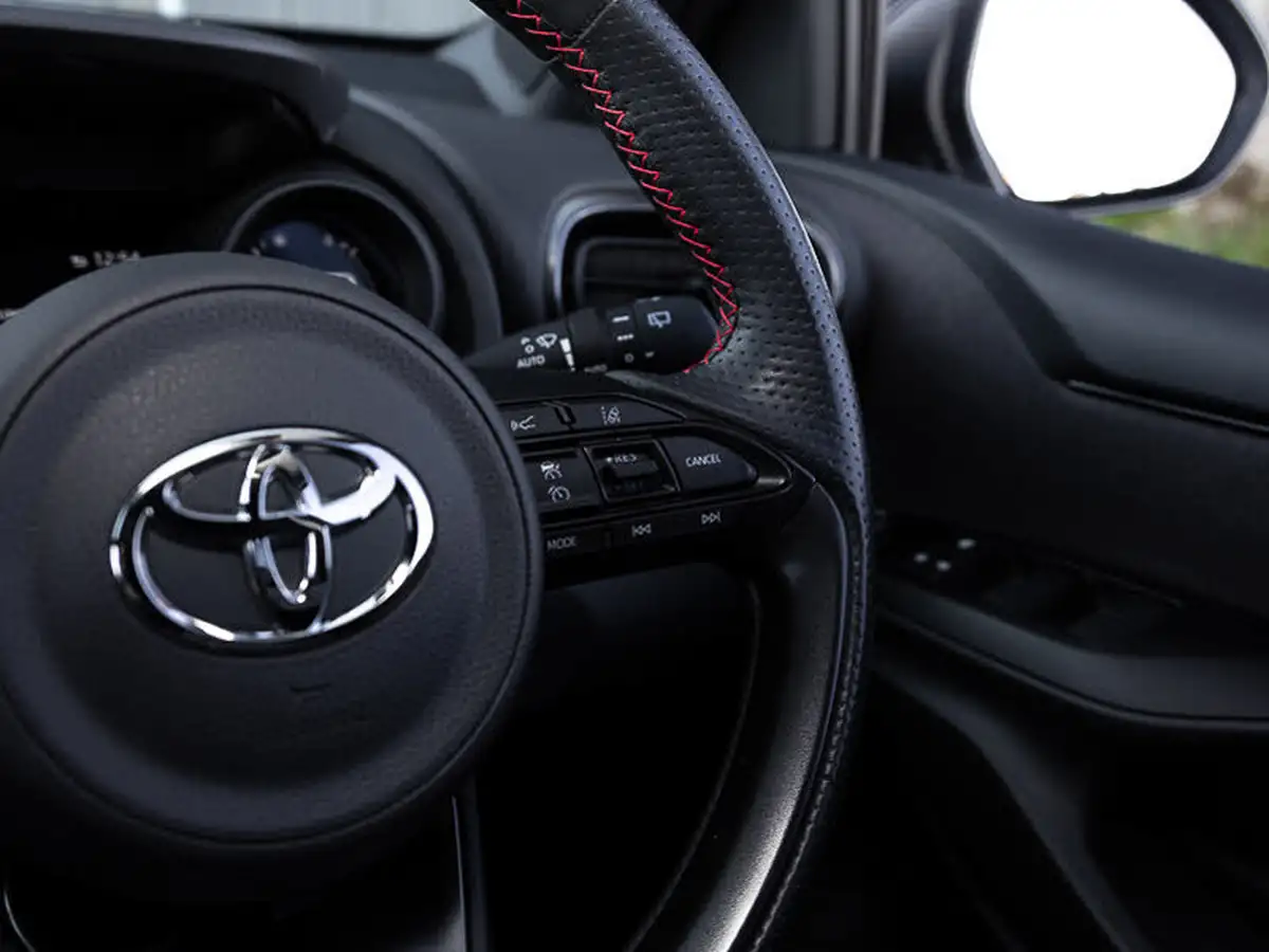 2022-toyota-yaris-15-vvt-i-gr-sport-big-15