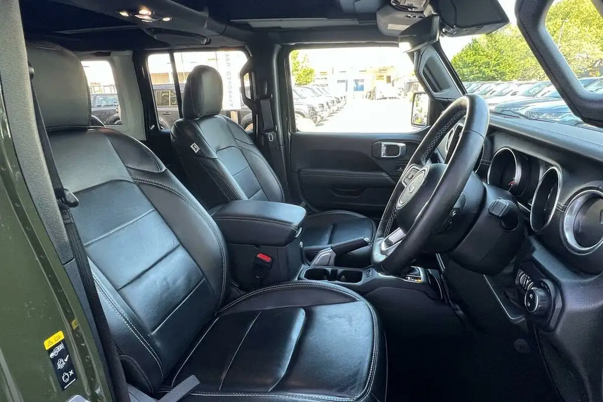 2021-jeep-wrangler-20-gme-80th-anniversary-5d-big-45