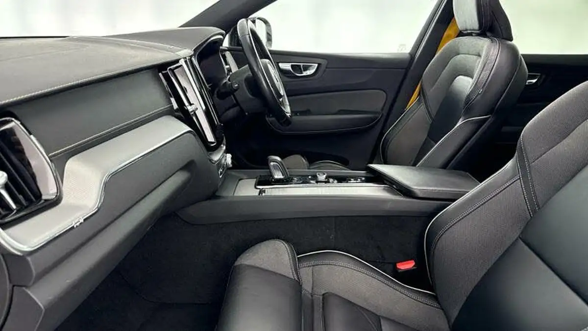 2021-volvo-xc60-20-t8-polestar-engineered-405bhp-twin-engine-big-41