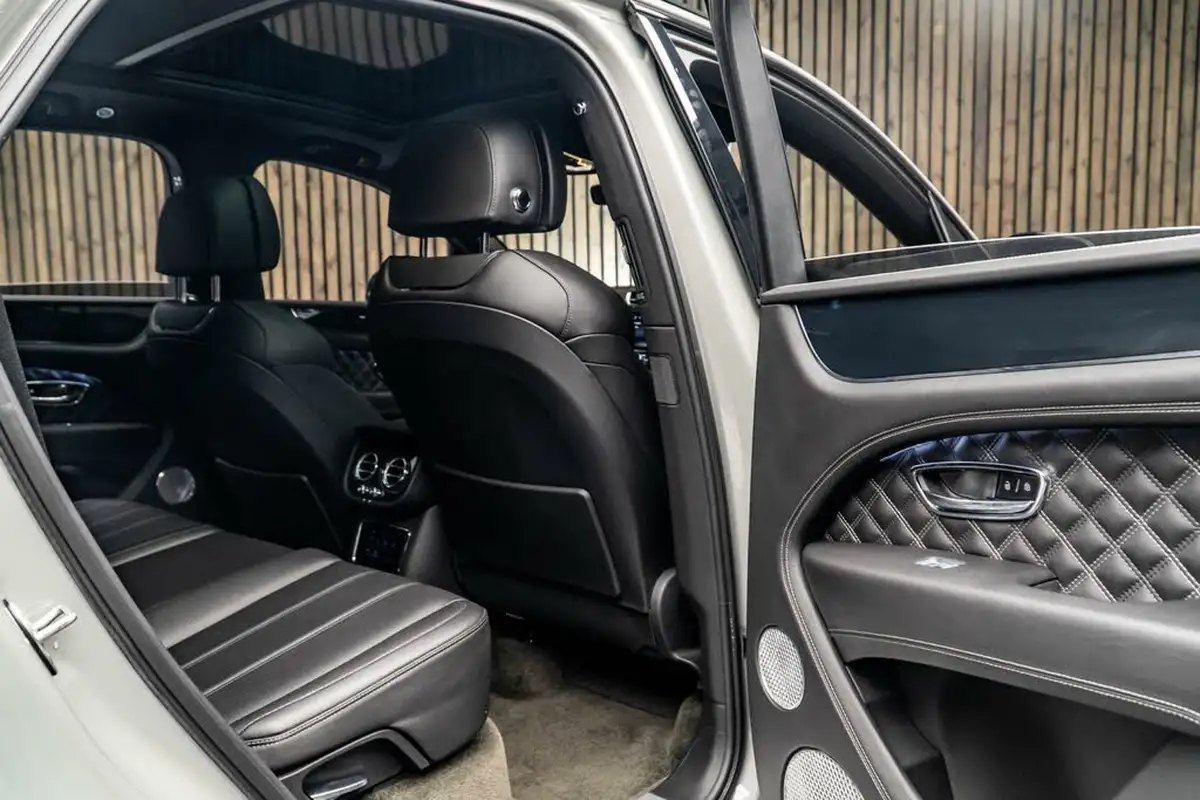 2021-bentley-bentayga-40-v8-big-38