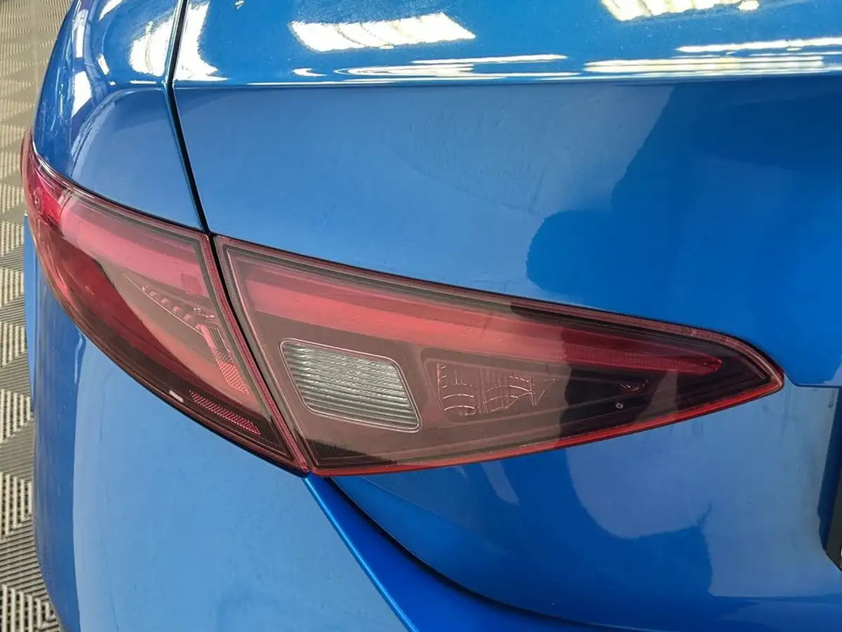 2018-alfa-romeo-giulia-20-veloce-big-19